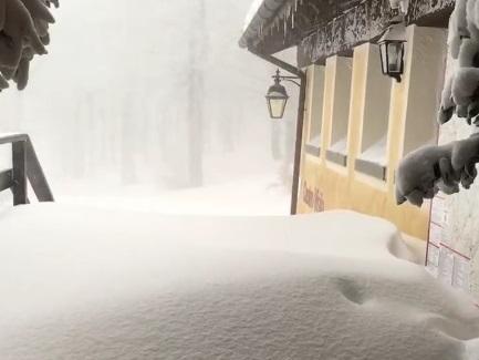Ventasso, prigionieri nell'albergo isolato dalla slavina 