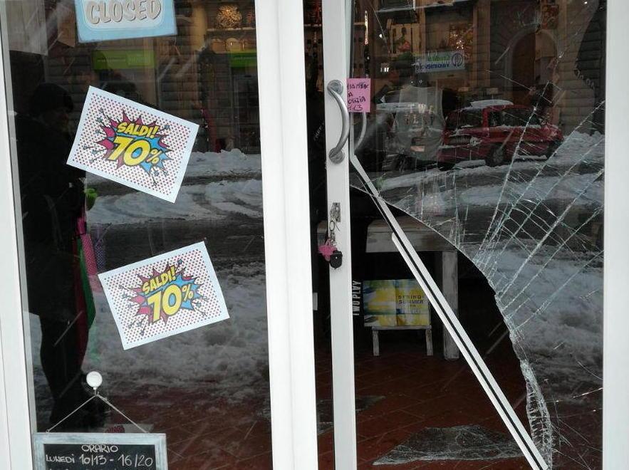 Ladri colpiscono ancora da “Follie Bijou” 