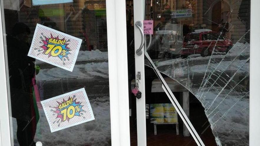 Ladri colpiscono ancora da “Follie Bijou”