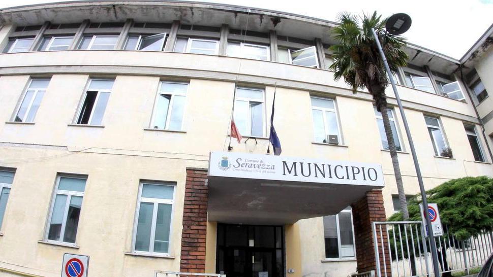 L’opposizione lascia l’aula consiglio interrotto