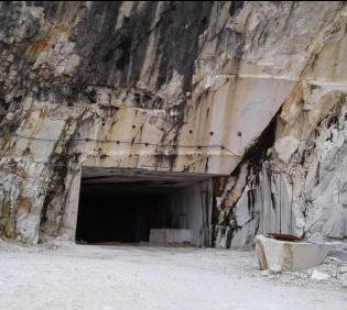 Henraux chiede di riaprire il tunnel dell’Altissimo 