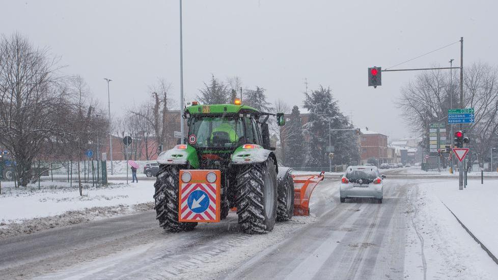 Sparse 200 tonnellate di sale lungo le strade