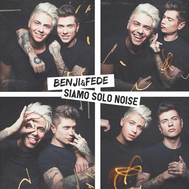 Due versioni da dodici o quindici brani e tante collaborazioni eccellenti