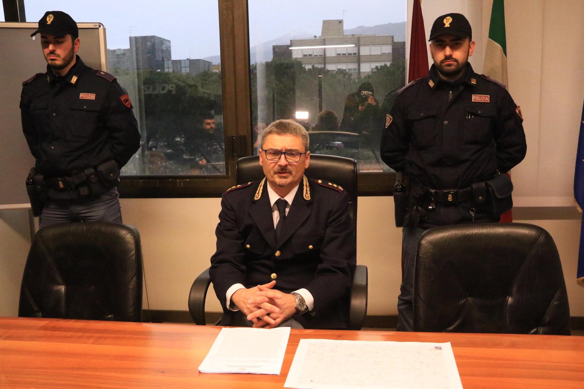 Il dottor Roberto Garbagna durante la conferenza stampa per l'arresto di Stefano Ramazzotti