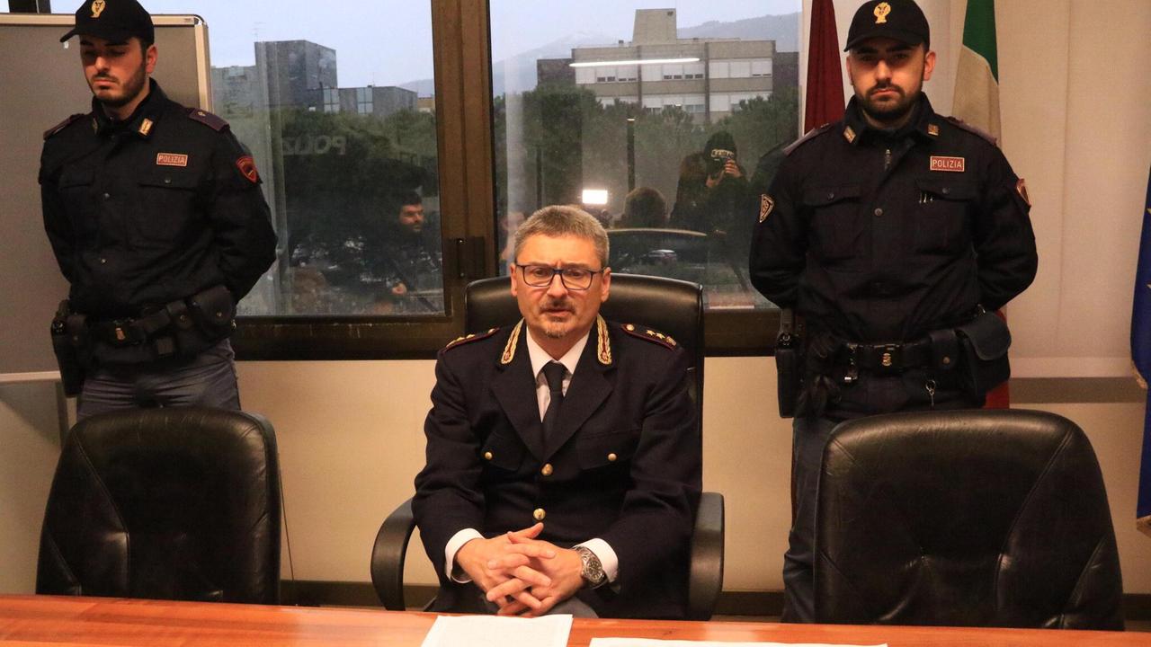 Il dottor Roberto Garbagna durante la conferenza stampa per l'arresto di Stefano Ramazzotti