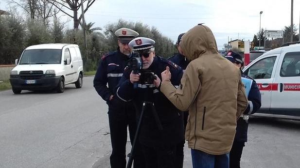 La Polizia municipale mentre prova il Telelaser Trucam