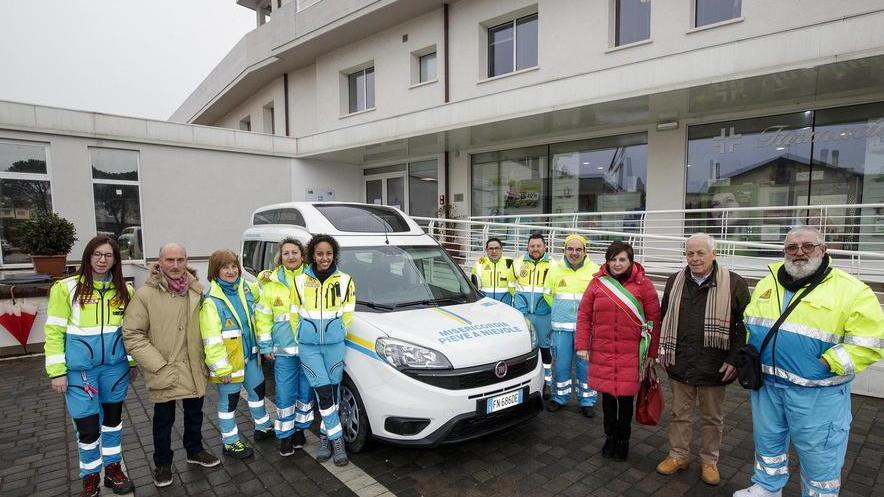 Nuovo mezzo per disabili alla Misericordia
