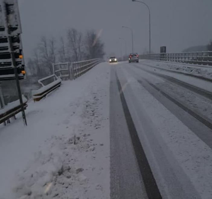 Per andare al presidio si fa dieci chilometri a piedi nella neve 