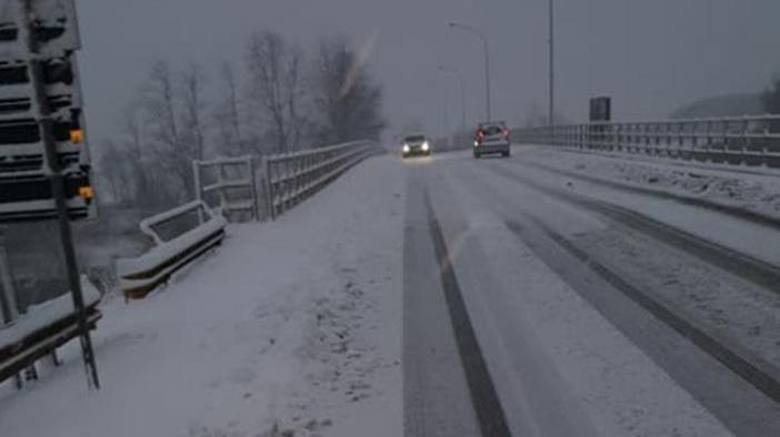 Per andare al presidio si fa dieci chilometri a piedi nella neve