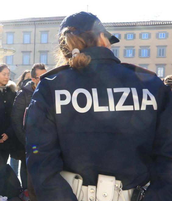 Controlli della polizia: un arresto e due fogli di via 
