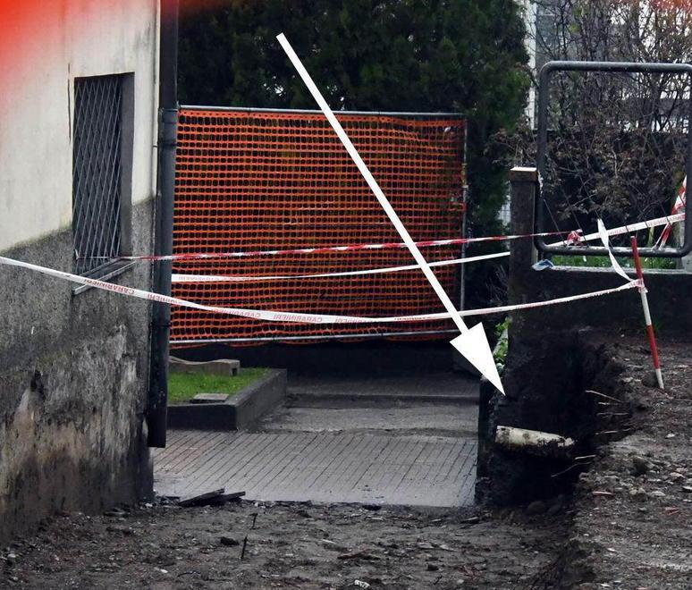 Bomba in giardino, scuola chiusa 
