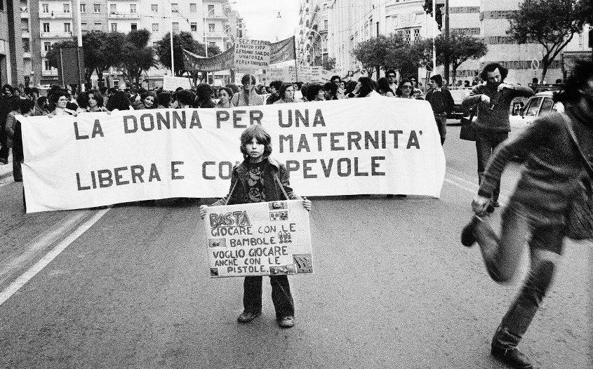 Uno scatto di Daniele Longoni fatto a Cagliari l'8 marzo 1977 durante un corteo femminista