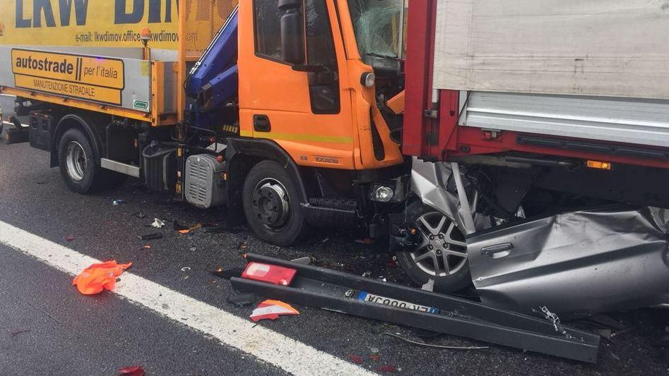 A13, scontro mortale alla riapertura