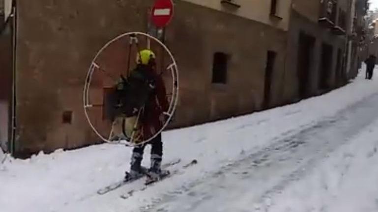 Con gli sci in centro, era una bufala