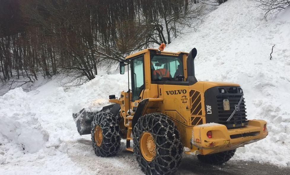 Cade un’altra slavina isolato l’hotel al passo 