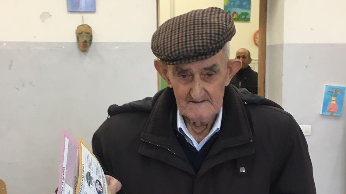 Esterzili, a 103 anni è stato fra i primi a votare