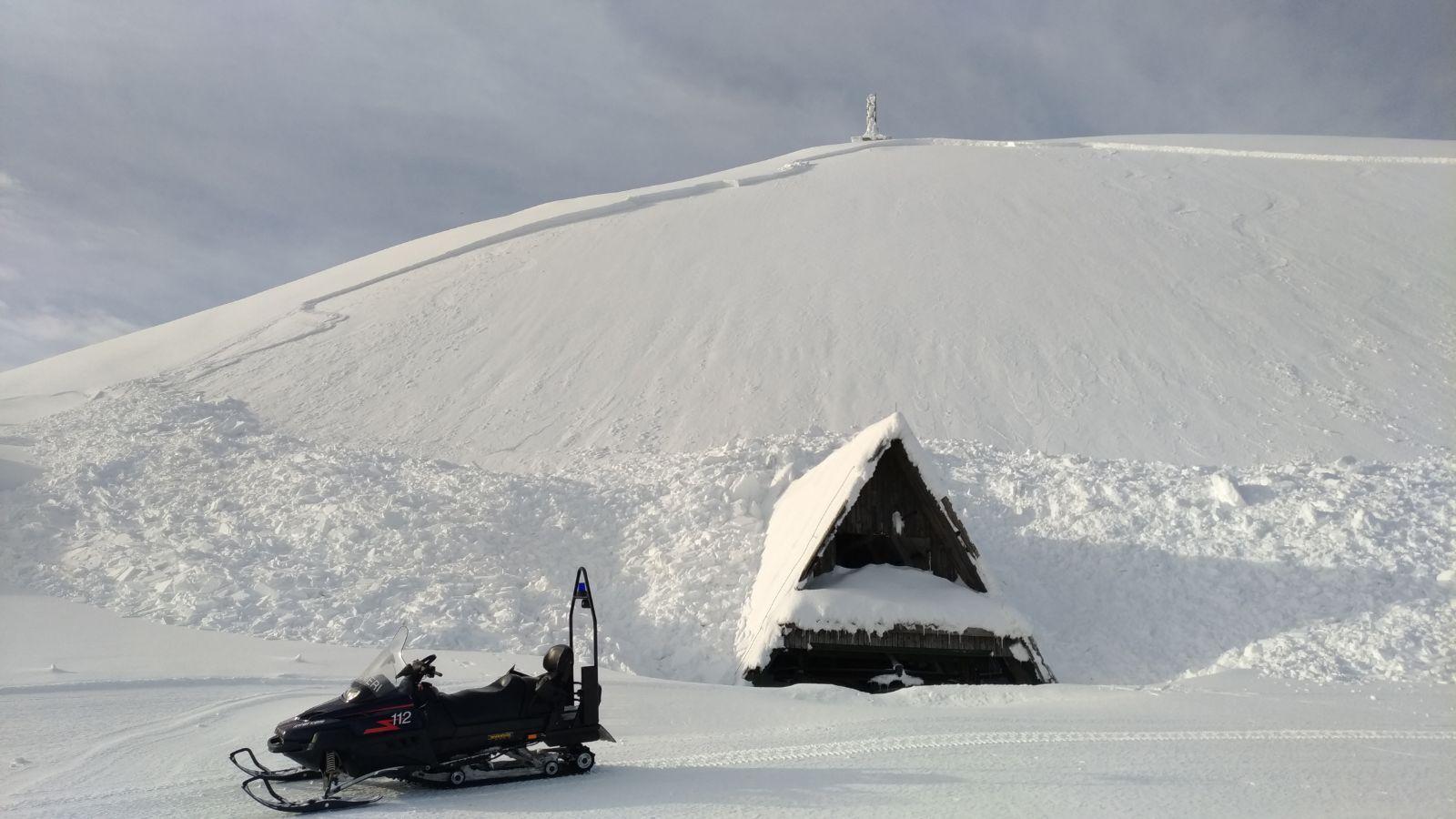 Sciatore alpinista provoca slavina al Cerreto