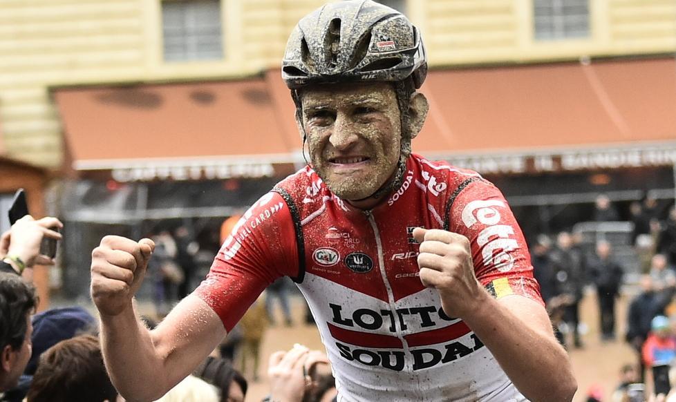 Strade Bianche: Benoot trionfa nel fango