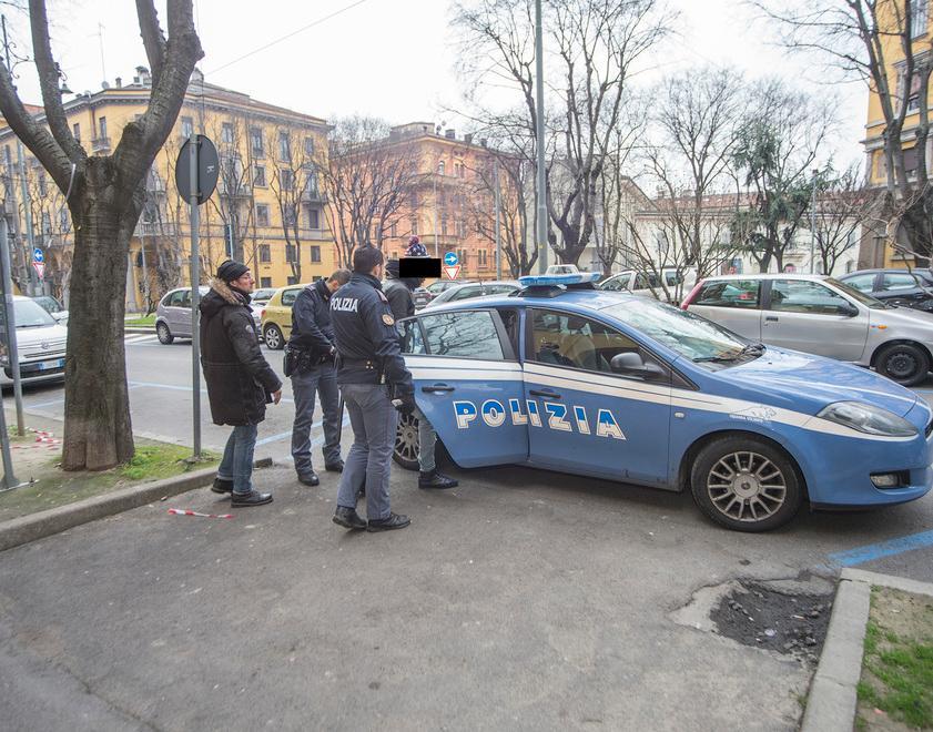 Manette a marito violento ha picchiato moglie e figlie 