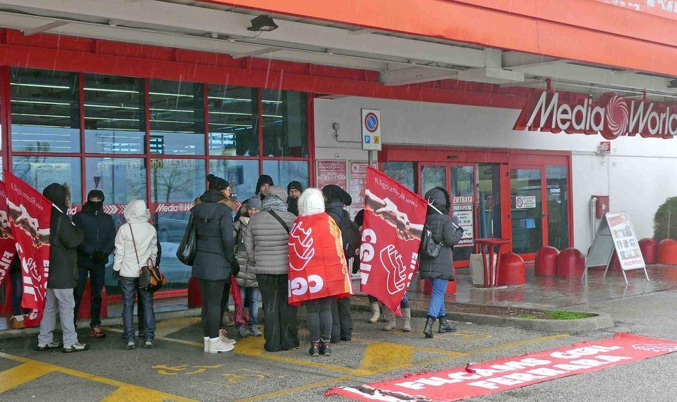Tagli e trasferimenti Ieri protesta a Mediaworld