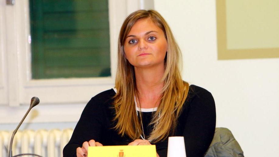 «Vota 5 Stelle». Ex assessore dalla polizia