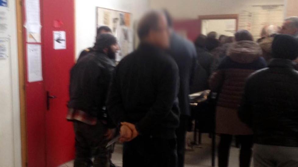 Entra con un oggetto di ferro Imprevisto ai seggi all’Ipsia