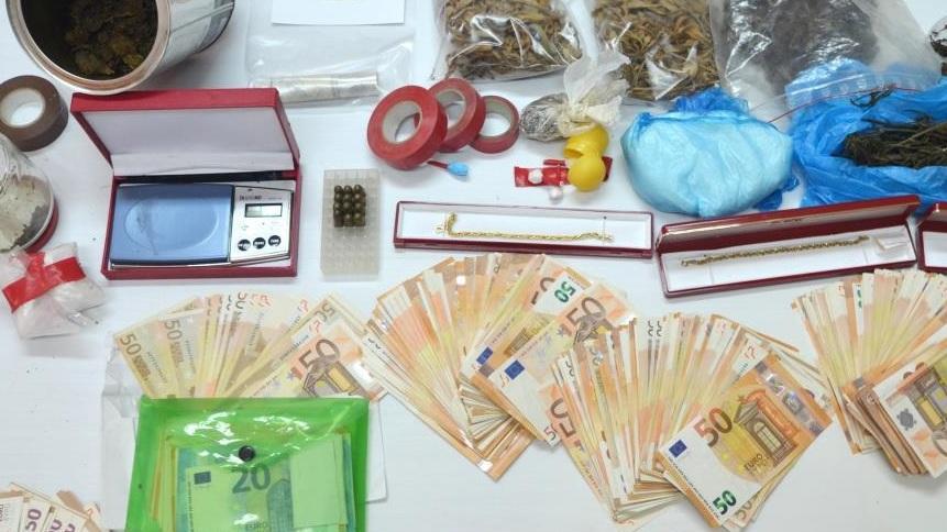 Cocaina e marijuana in casa arrestato giovane di Ilbono