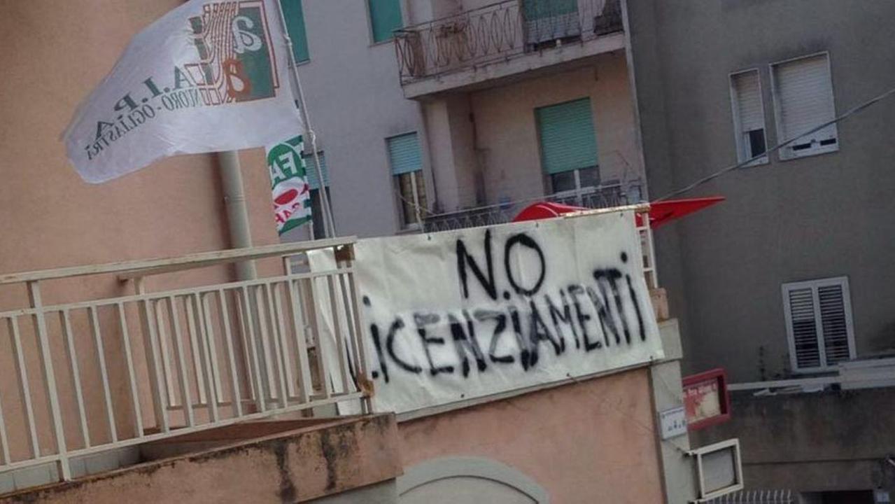 I dipendenti Apa occupano gli uffici in segno di protesta