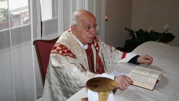 L’addio a don Giuseppe Inzaina