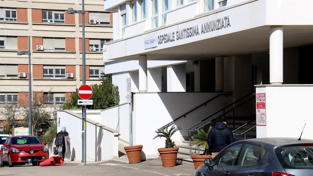 L'ingresso dell'ospedale civile di Sassari
