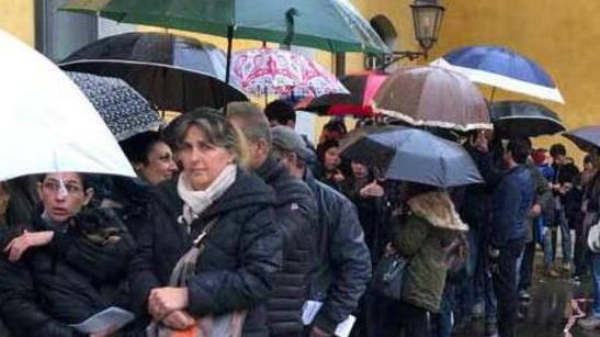 Assalto ai centri per l’impiego apuani