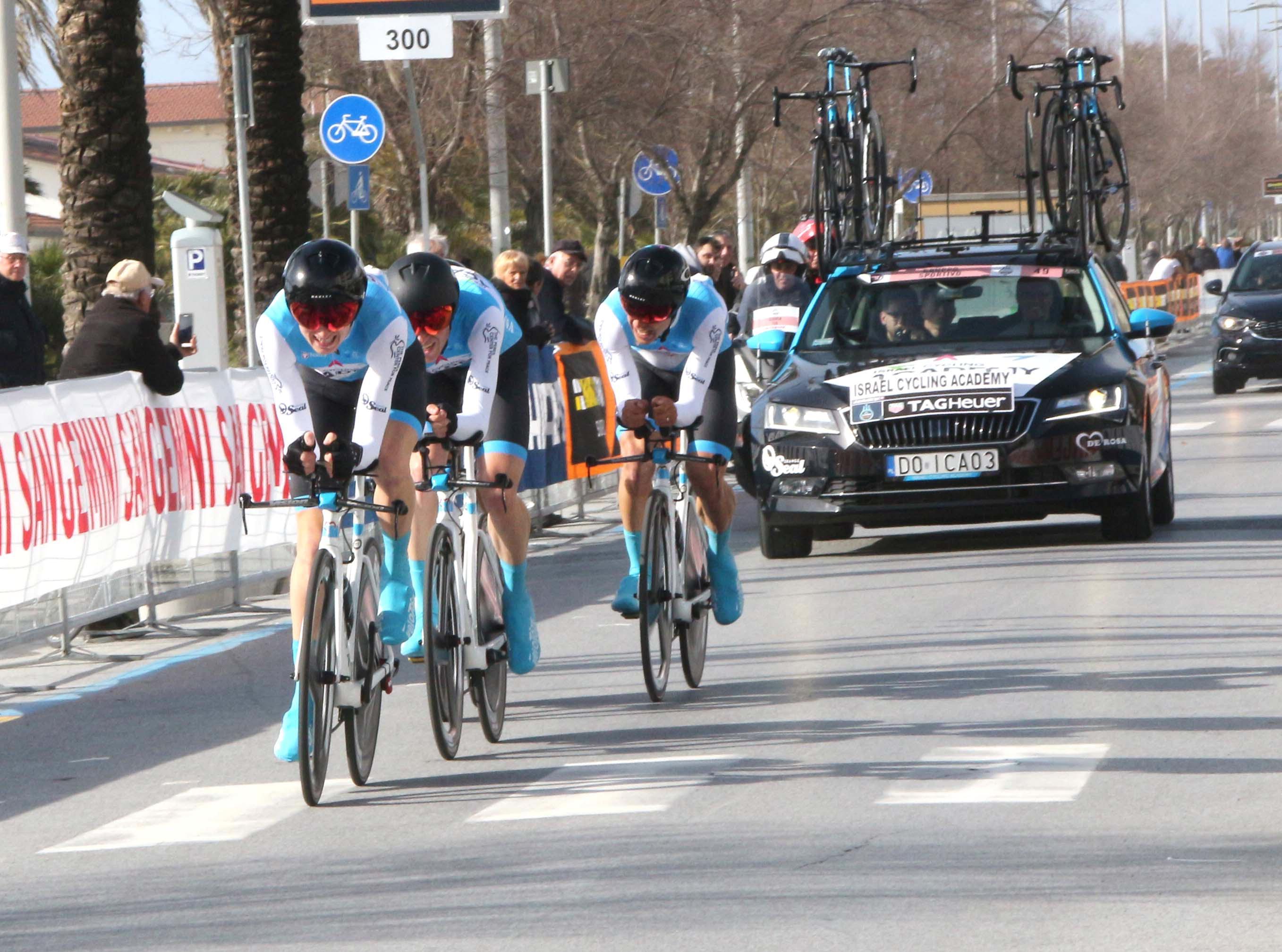 Tirreno-Adriatico: Caruso primo leader, cade Cavendish