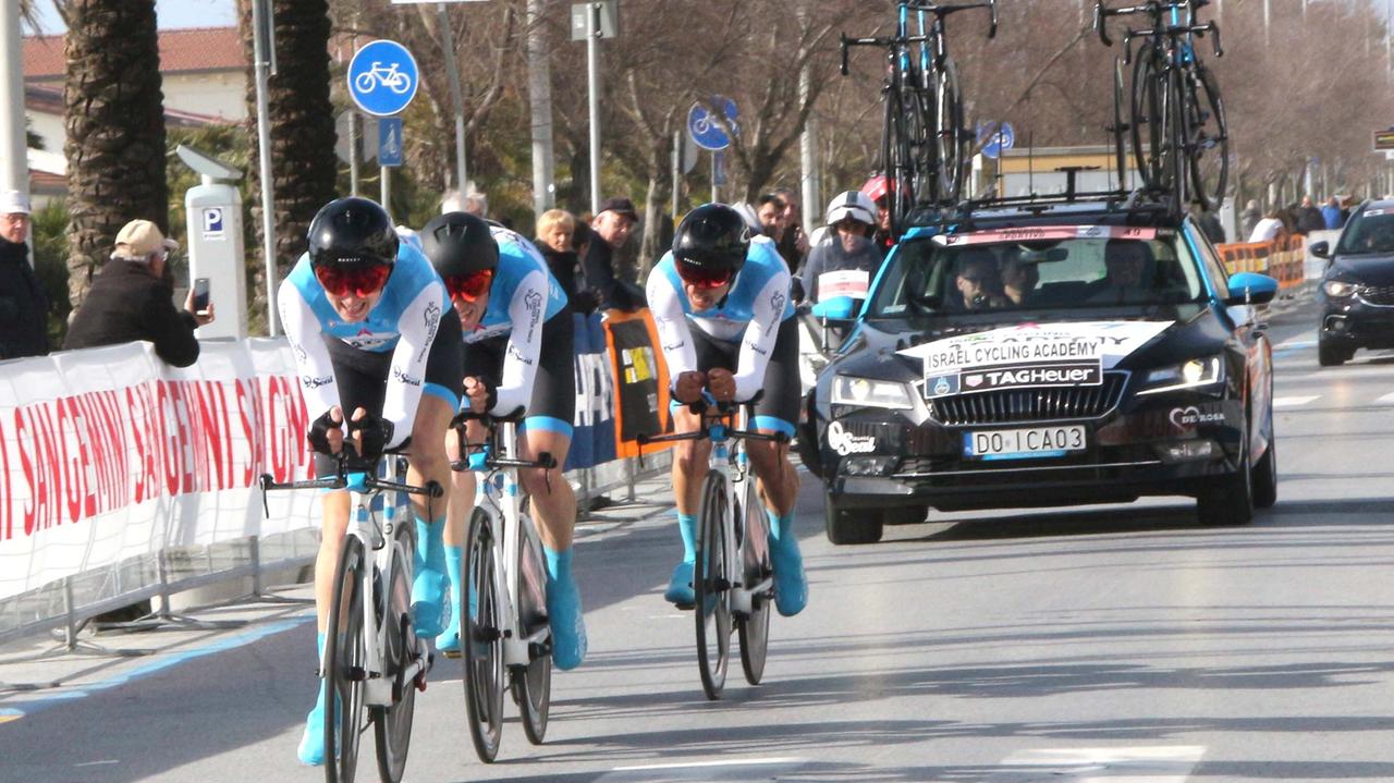 Tirreno-Adriatico: Caruso primo leader, cade Cavendish