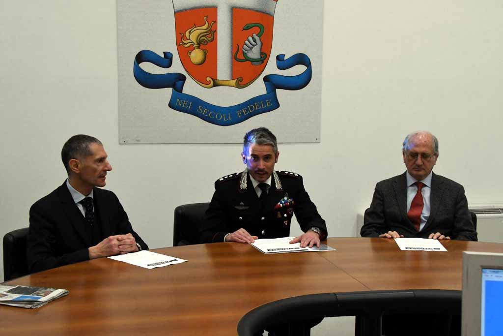 La conferenza stampa al comando dei carabinieri