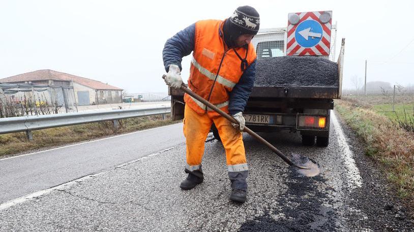 Strade provinciali incubo di chi guida Slalom tra i crateri