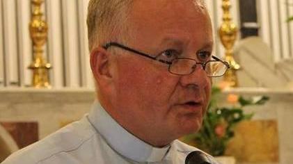 Dopo 10 anni don Pietro lascia Stagno: ecco i problemi che hanno determinato la scelta del vescovo