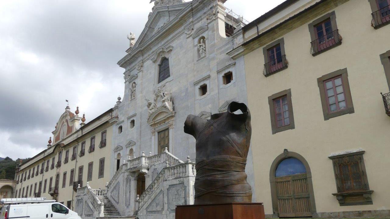 Una delle sculture di Mitoraj alla Certosa di Calci
