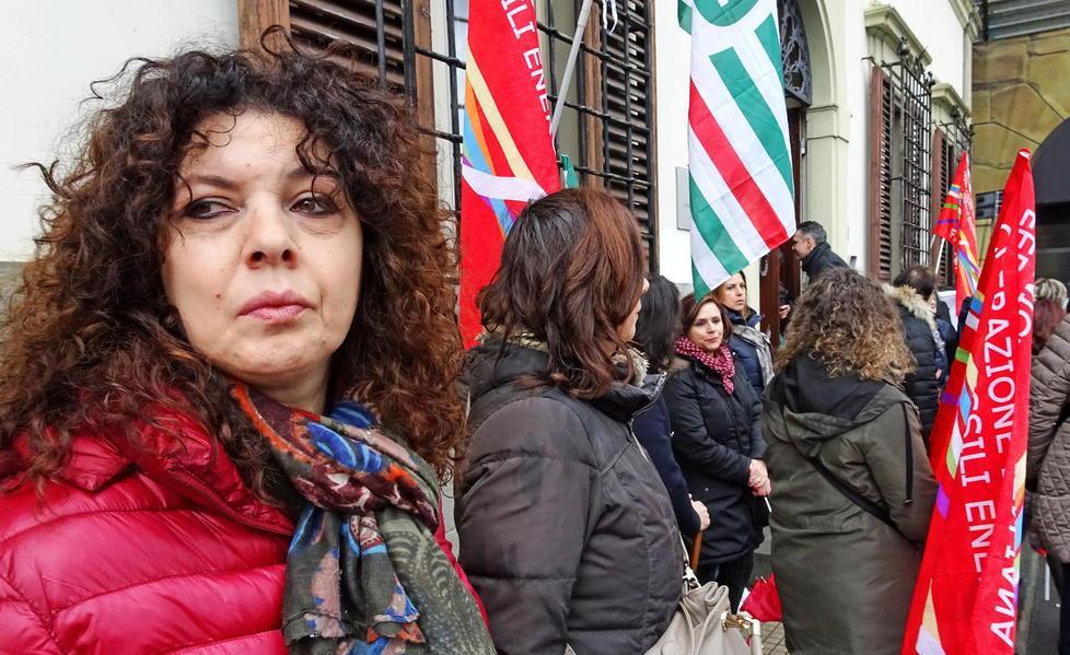 Le 60 lavoratrici della Defi “assediano” Confindustria 