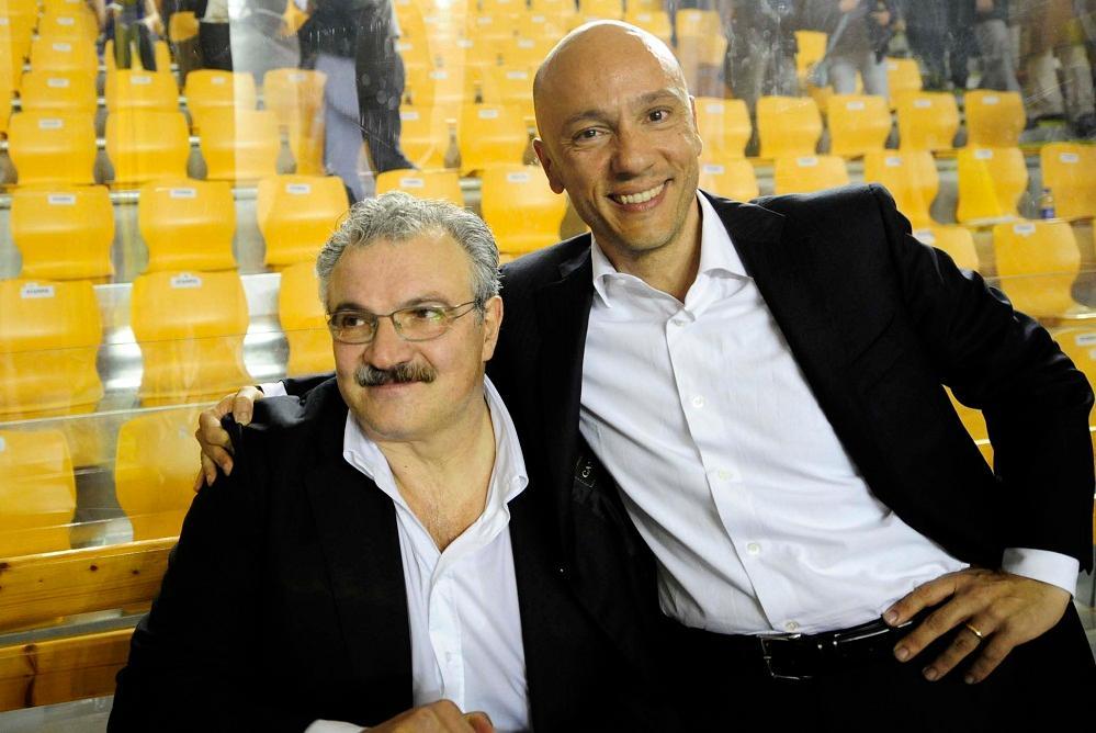 Il coach Meo Sacchetti e il presidente Sardara