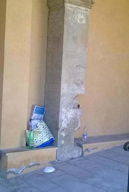 Aggredisce i militari alla stazione di Pescia: arrestato