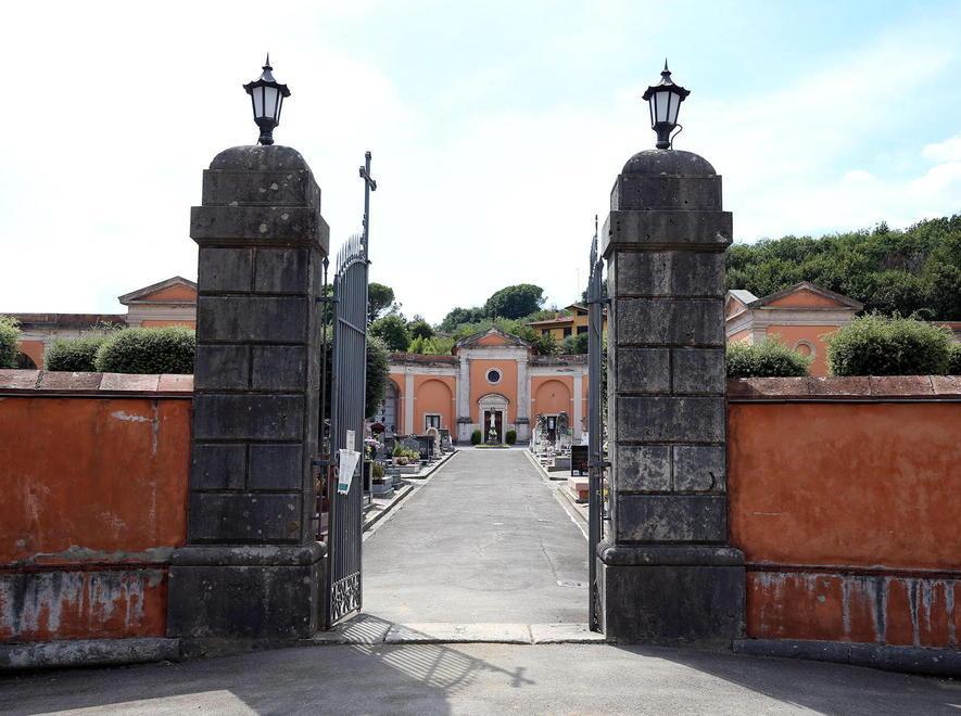 Niente sepoltura, arrivano i carabinieri 