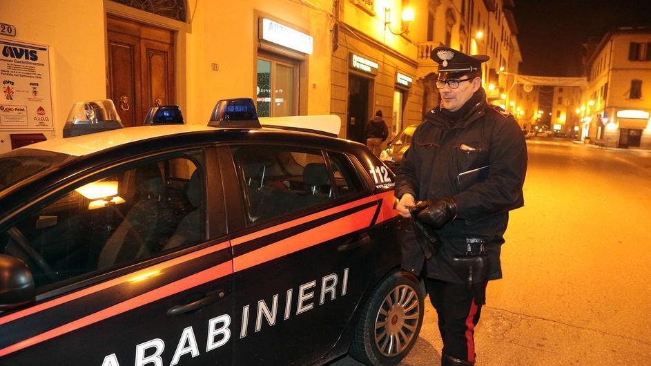 Picchia la moglie, dai domiciliari passa al carcere