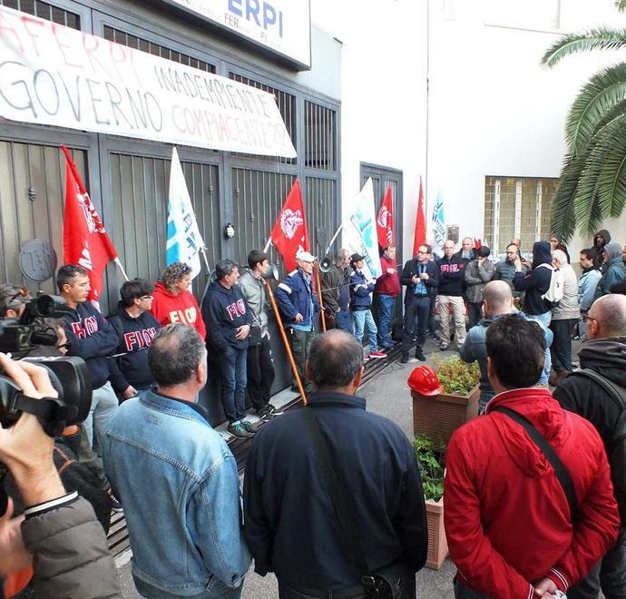 Iscritti Fiom: «Stringere con Jindal» 