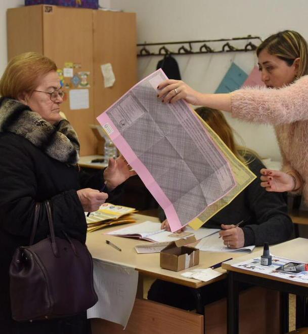 Bandiera 5 Stelle su San Marco. In 80 seggi è davanti al centrosinistra