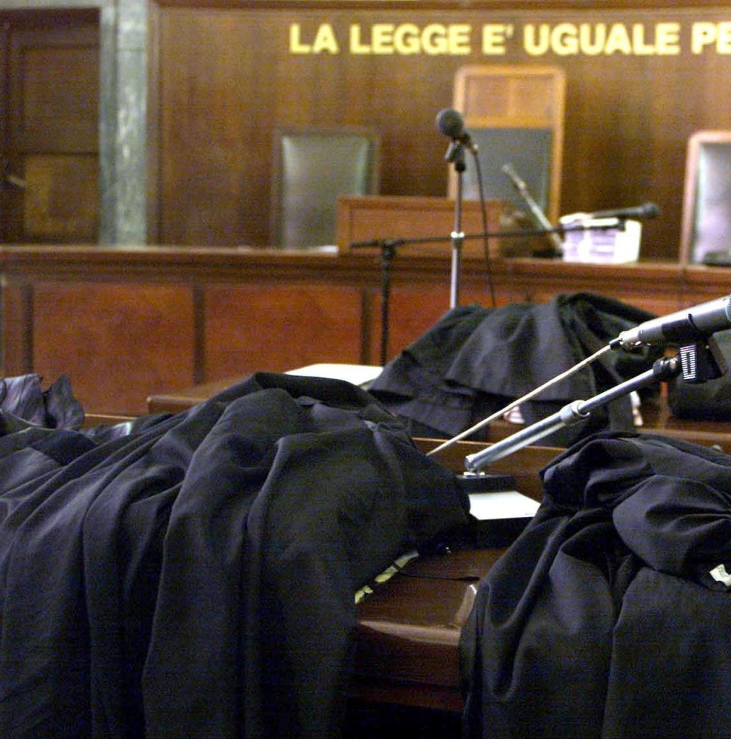 Rubò borsellino dell’avvocato: a processo