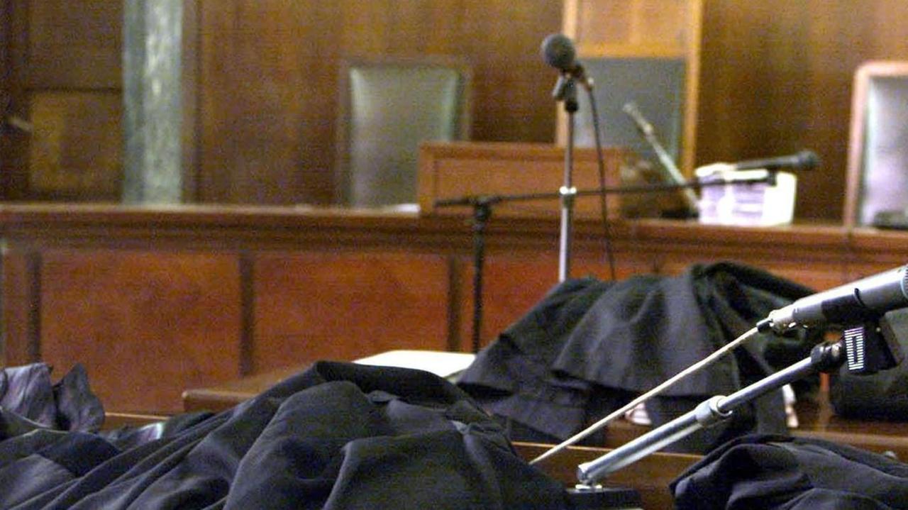 Rubò borsellino dell’avvocato: a processo