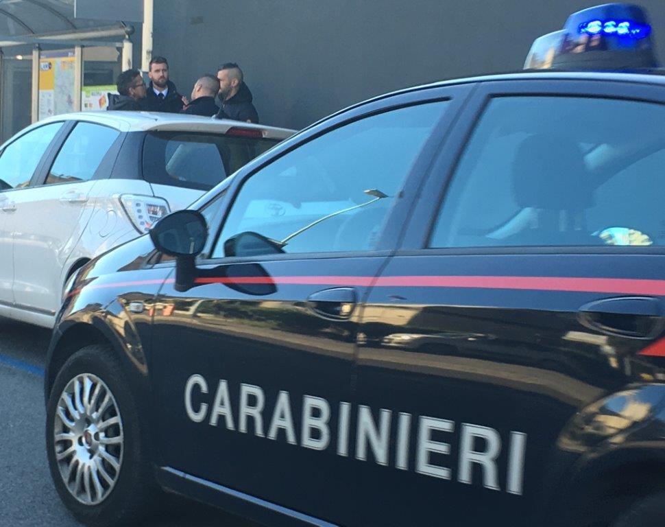 Una pattuglia dei carabinieri della Tenenza di Montemurlo
