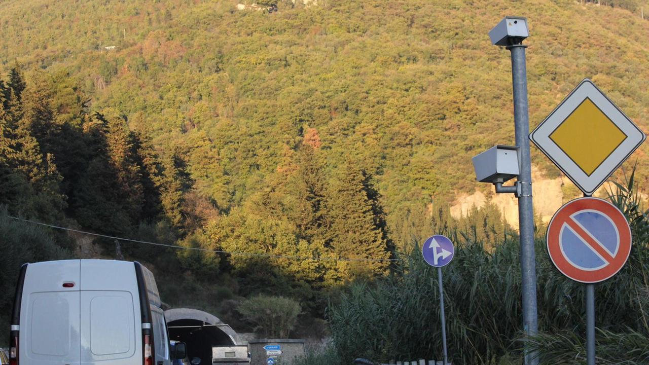 L'autovelox di via Bologna (foto Batavia)