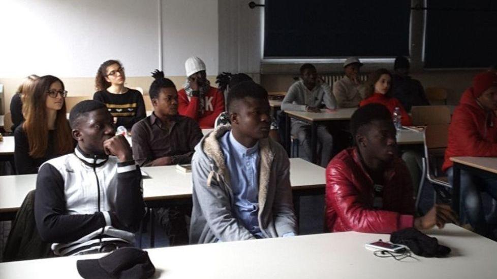 Modena, integrazione a scuola con la Costituzione spiegata ai migranti