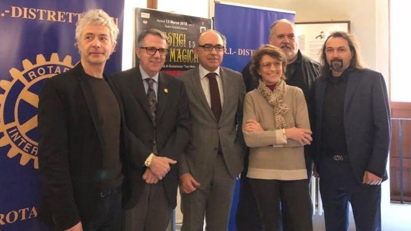Solidarietà, stupore e magia: è il gran galà dell’illusionismo